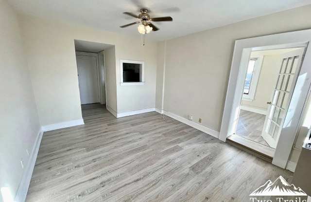 CHARMING DOWNTOWN CONDO - WALK EVERYWHERE! photos photos