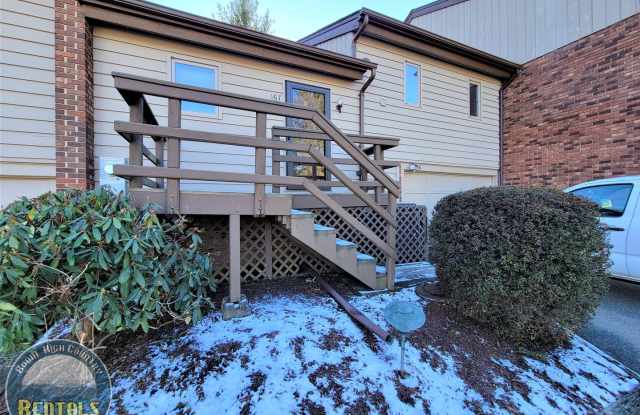 1/1.5 Townhome located near Boone Golf Course! - 167 Juniper Drive, Boone, NC 28607