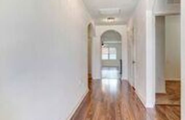 225 Moray Drive Gallery 2