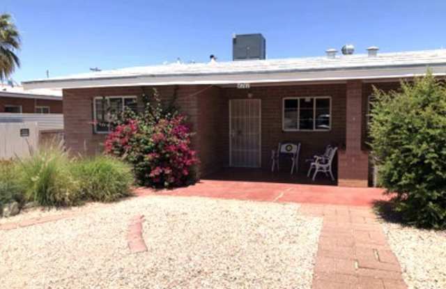 Central 2 Bedroom 2 Bath Home Duplex near Speedway and Swan photos photos
