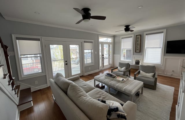 8 South Fredericksburg Avenue - 8 South Fredericksburg Avenue, Margate City, NJ 08402