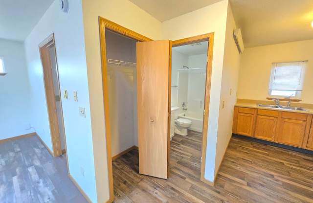 421 S. Williams Ave Apartments Gallery 3