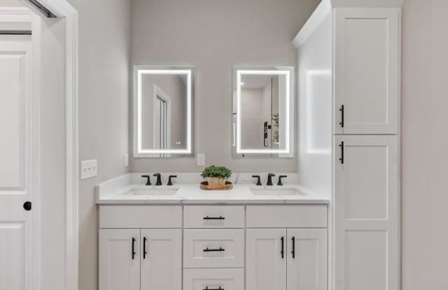 4545 Commerce St # Q4985HY photos photos