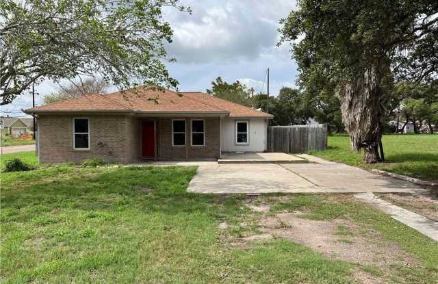 1070 S Lamont St - 1070 South Lamont Street, Aransas Pass, TX 78336