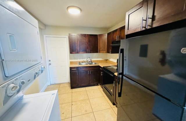 1649 W 28th St photos photos
