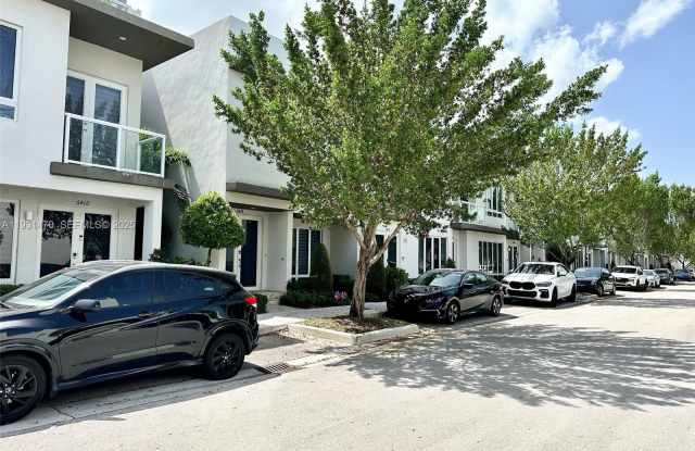 6414 NW 104th Ct photos photos