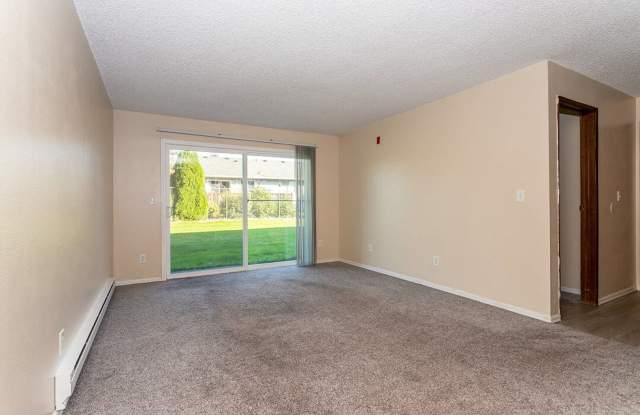 Large One Bedroom on the 1st floor for late July! photos photos