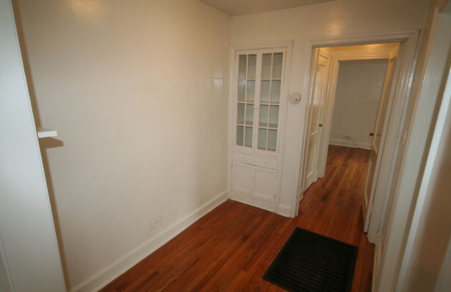 Adorable 1 Bedroom Apt / 1 Block to Duke! Gallery 3