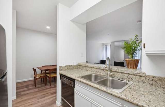 500 S Berendo St Apt 115 Gallery 1
