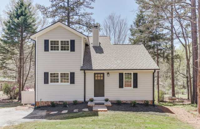 Beautiful 3 Bed / 2 Bath Fully-Furnished Home in Davis Estates! - 315 Davis Street, Athens, GA 30606 Beautiful 3 Bed / 2 Bath Fully-Furnished Home in Davis Estates! - 315 Davis Street, Athens, GA 30606