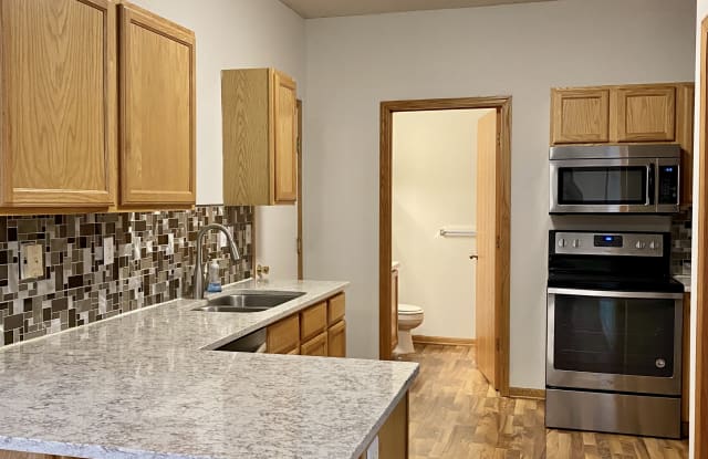 655 Roundhouse St - 655 Roundhouse Street, Shakopee, MN 55379