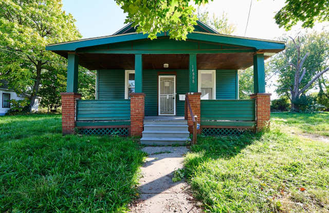 Comfortable 2-Bedroom Home in Cleveland – 14808 Pepper Avenue Gallery 1