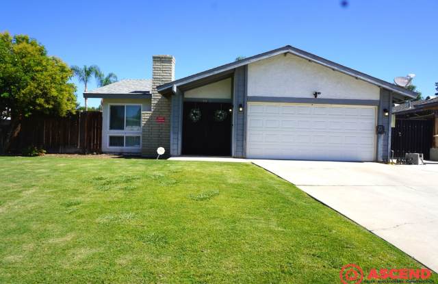 Cozy 3BD/2BA Home in Bakersfield's 93306 — Fully Equipped, Fireplace, Solar & All Pets Welcome! photos photos