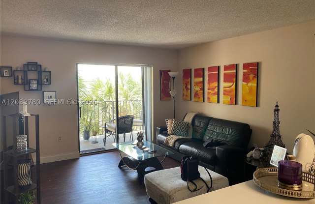 450 Palm Cir W Gallery 4