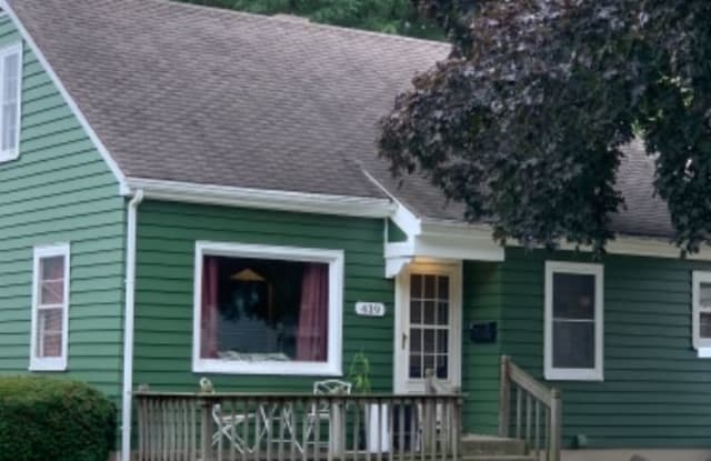 439 Douglas St - 439 Douglas Street, Janesville, WI 53545