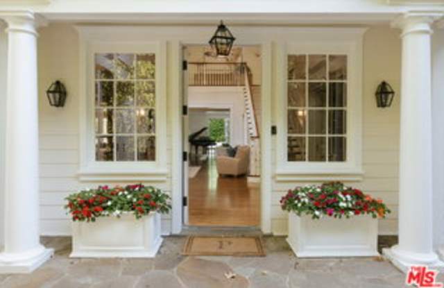 2435 Mandeville Canyon Road Gallery 2