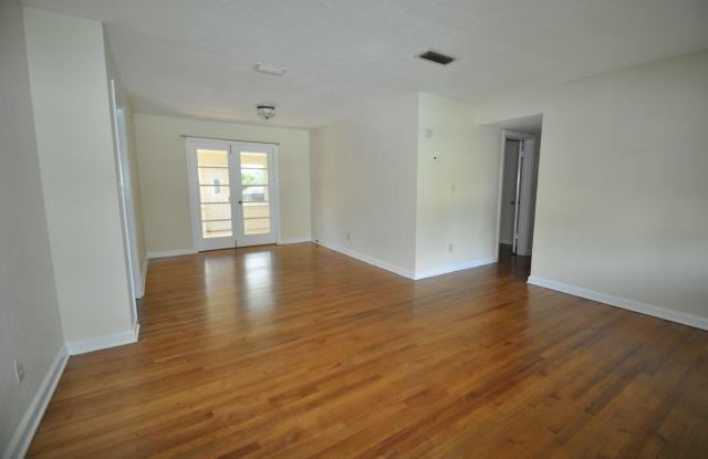 Downtown Orlando - Cute Bungalow Style Home AVAILABLE OCTOBER 15th! Gallery 4