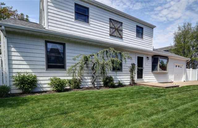 849 Bay 8th Street - 849 Bay 8th Street, West Islip, NY 11795