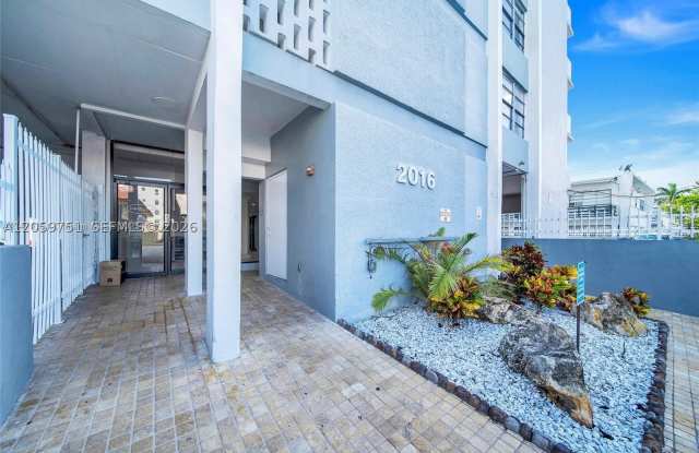 2016 Bay Dr Gallery 1