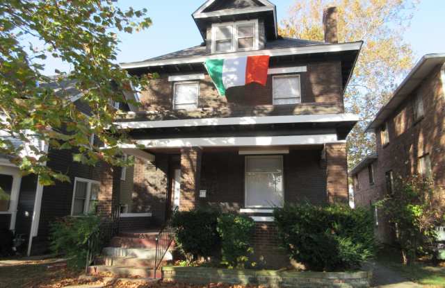 Summit St 1971 NCR - 1971 Summit Street, Columbus, OH 43201