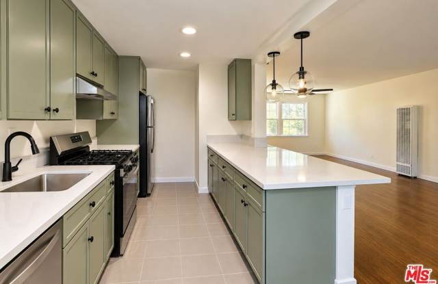 5824 Bowcroft St Gallery 4