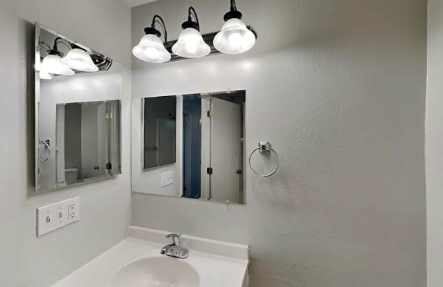 6011 99th Pl Ne Gallery 3