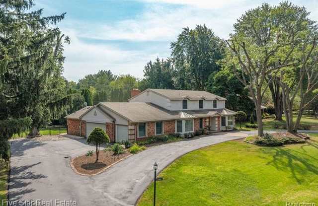 7301 MOHANSIC Drive - 7301 Mohansic Drive, Oakland County, MI 48301
