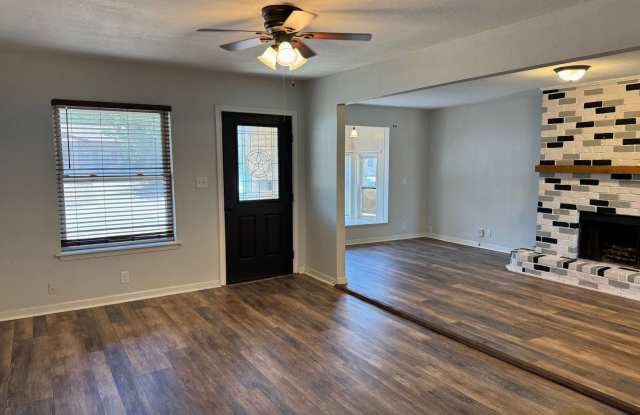 3 Bed 2 Bath Home In Ditto Heights With Solar Panels! Gallery 4