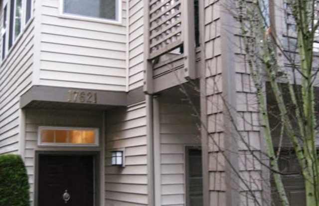 Beautiful Renton 3bd 2bath Townhome in Fairwood Neighboorhood! photos photos