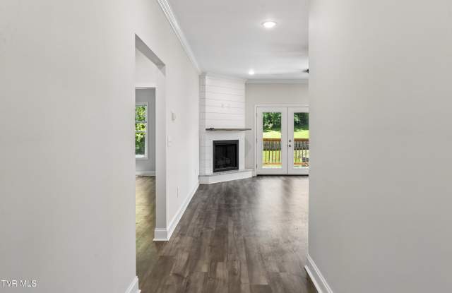 285 Warrior Drive Gallery 3