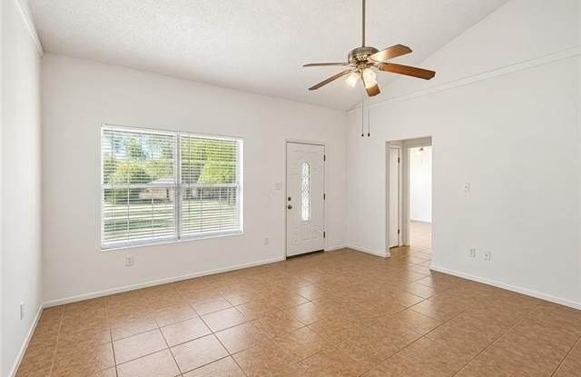 660 FOREST Loop Gallery 4