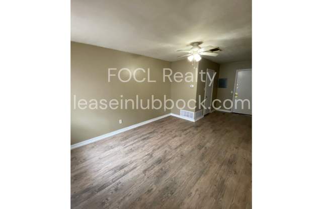 2 Bedroom 1 Bathroom with an Extra Living Space Gallery 3