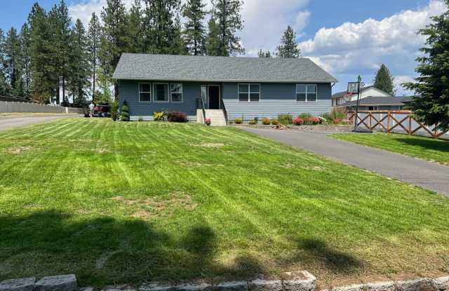 Mead Schools-4 bedrooms, 2 bathrooms House with 2 Car Detached Garage photos photos