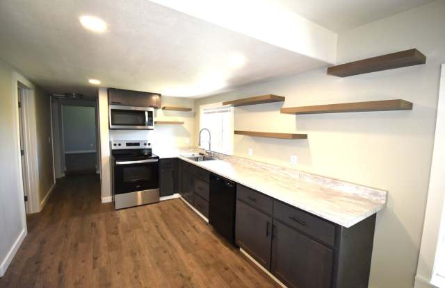 Newly Remodeled Home in Quiet Neighborhood! Gallery 3