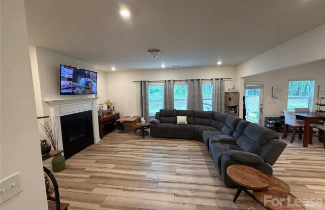 4680 Courtney Creek Gallery 4