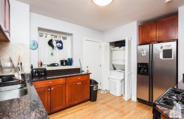 1009 West Roscoe Street - 1009 West Roscoe Street, Chicago, IL 60657