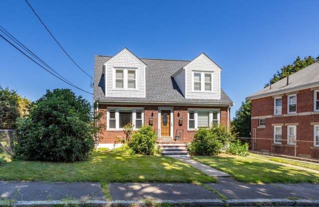 17 Benson Ave. - 17 Benson Avenue, Framingham, MA 01702