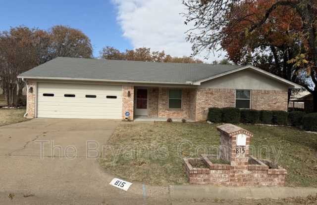 815 Hilltop Drive - 815 Hilltop Drive, Weatherford, TX 76086