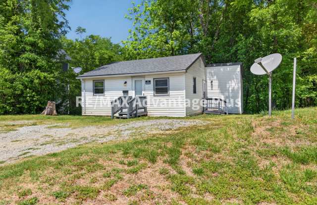 Charming 2 bedroom home walking distance to Downtown & Longwood Univeristy photos photos