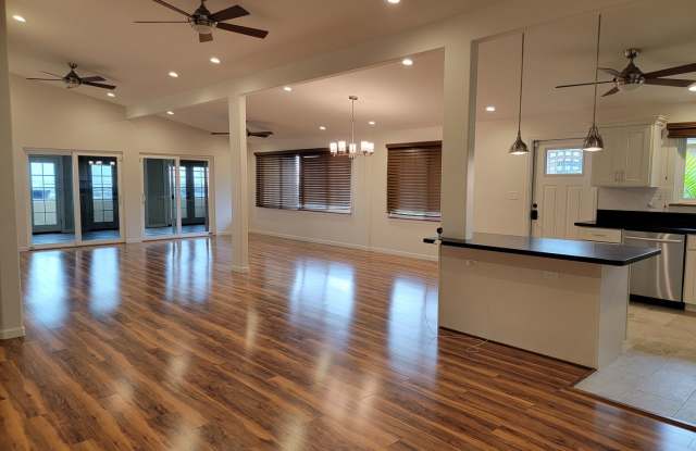 Large Single-Family Home. Split ACs. (RRLLC) - 1971 Ala Mahamoe Street, Honolulu, HI 96819