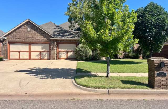 Lovely 4-Bed 2.5-Bath In Edmond photos photos