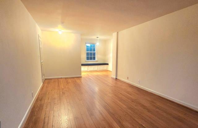 3347 S WAKEFIELD Gallery 4