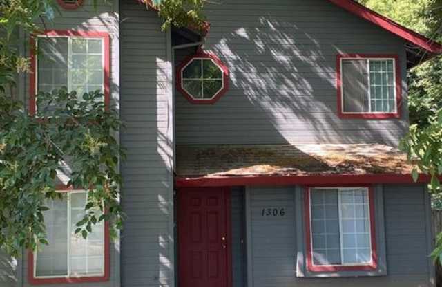 Reserve Now for Fall 2026 / 1306 Oakdale St. - 1306 Oakdale Street, Chico, CA 95928