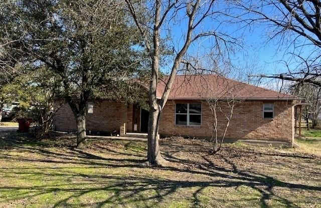 602 N US Highway 69 - 602 North U.S. Highway 69, Celeste, TX 75423