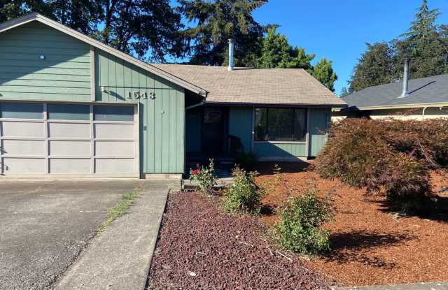 1543 Chamberlain Ave - 1543 East Chamberlain Avenue, Cottage Grove, OR 97424