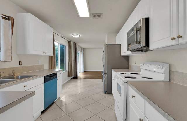 308 NW 17th Terrace, Pompano Beach, FL 33069 - 308 Northwest 17th Terrace, Pompano Beach, FL 33069