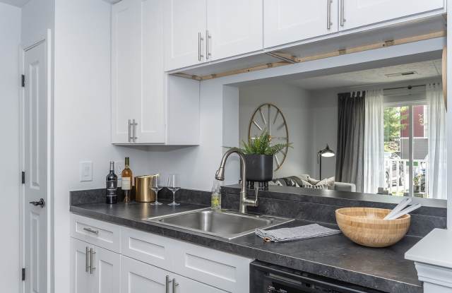 Galbraith Pointe Apartments and Townhomes photos photos