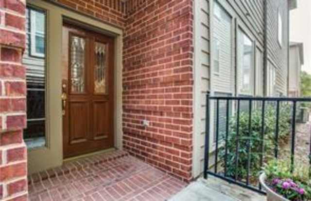 1007 W Bluff Street Gallery 3