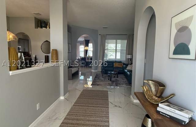 5711 NW Zenith Dr Gallery 2