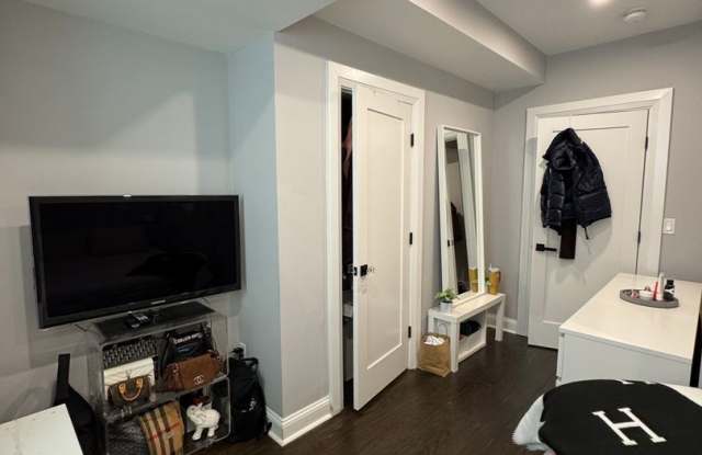 Fully Modern 4-bed, 2-bath in Brookline for 9/1 Gallery 3